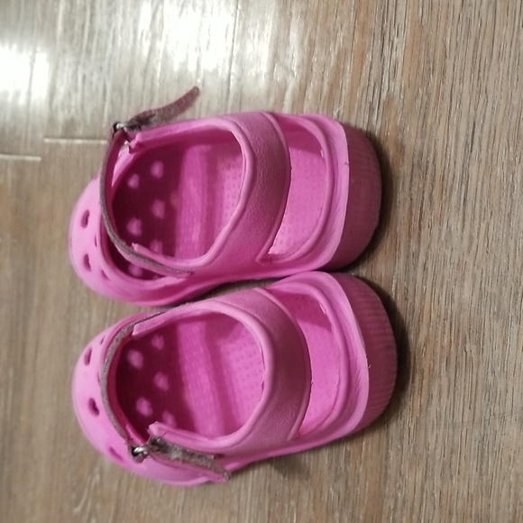 (10) Perforated Mary Jane Sandals Beach Water-Friendly Heart Patterned Kawaii - Picture 5 of 7